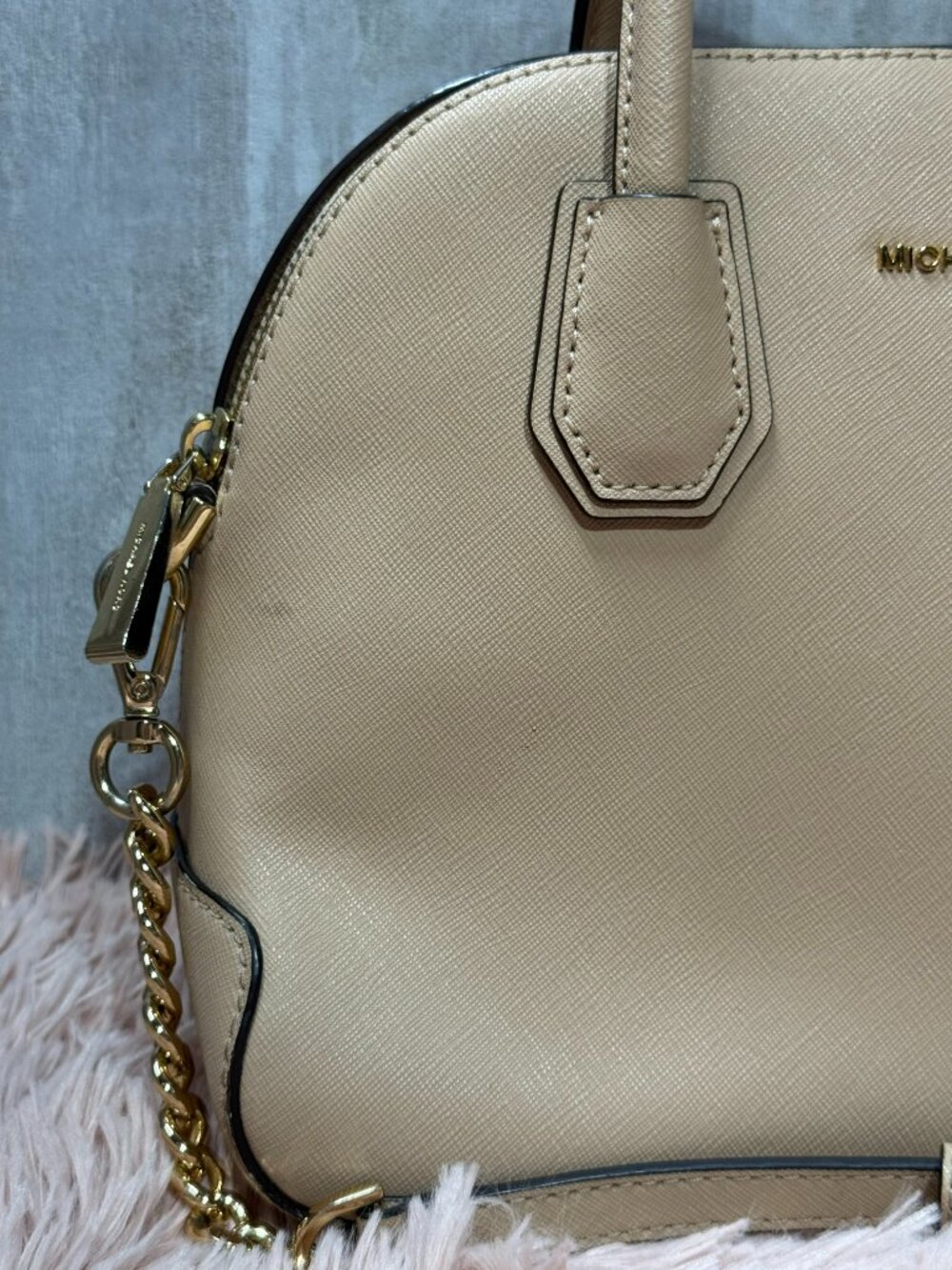 Great Preloved Condition Michael Kors Cindy Large Dome Satchel - Beige - Picture 9 of 13